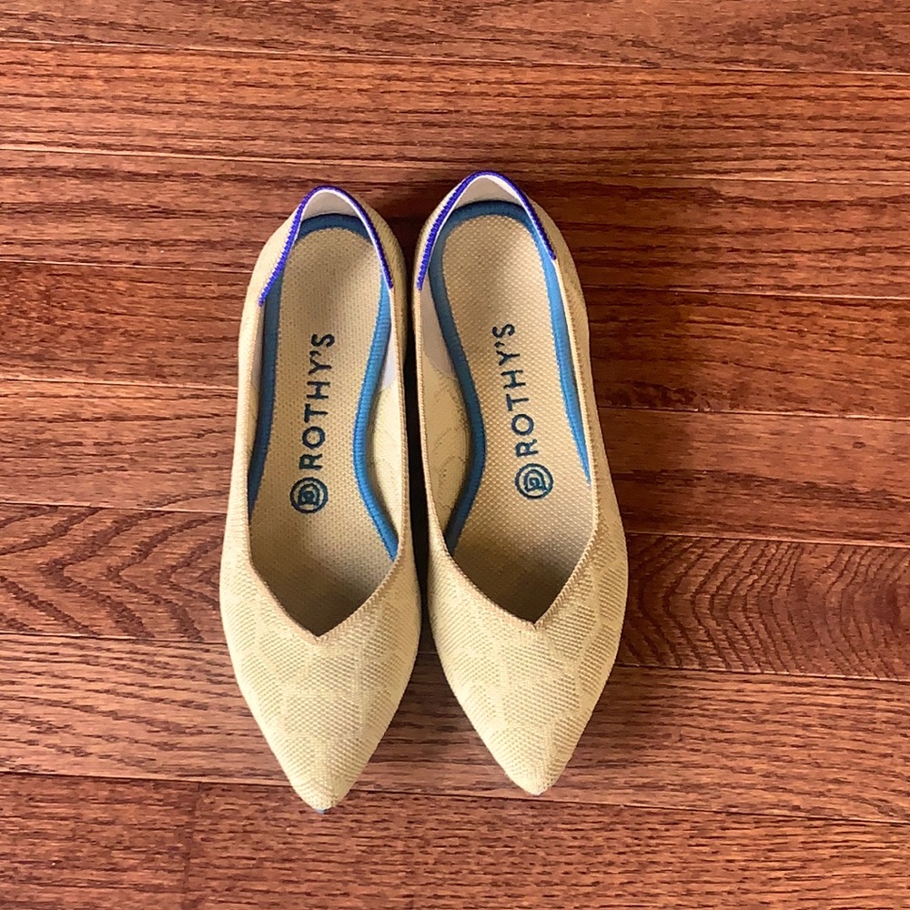 Rothys giraffe print points
